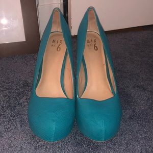 Beautiful blue heels!